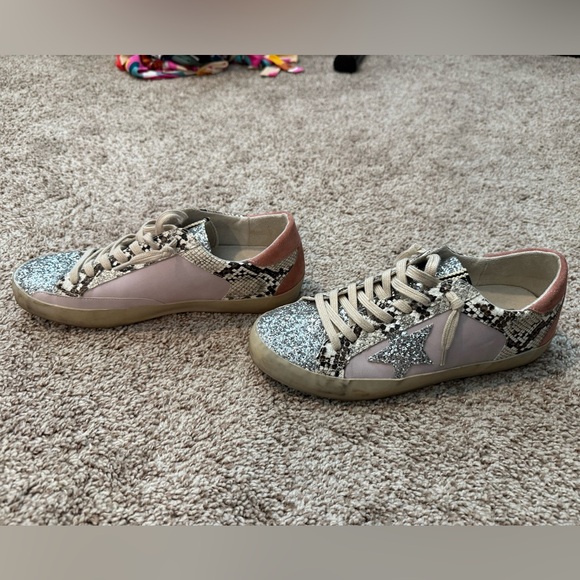 Stylish Multicolor Sneakers with Star Detail - Picture 4 of 6